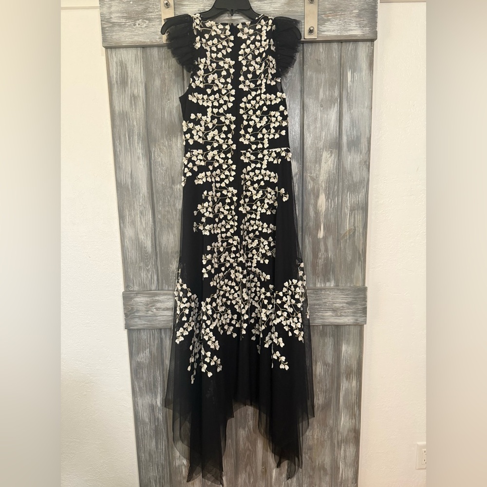 BCBGMAXAZRIA Embroidered Tulle Gown With White Floral Embellishments - Picture 5 of 6